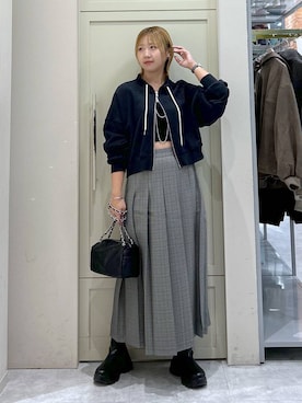 「アイテム（ネックレス、グレー系）」を使った、いそまるさん（レディース・168cm）の秋コーディネート