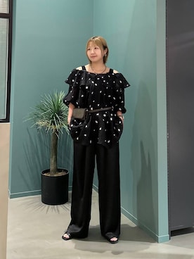 「LOWRYS FARM（ローリーズファーム）の【LFM(U)】サテンイージーワイドパンツ　1042423（その他パンツ、ブラック系）」を使った、いそまるさん（レディース・168cm）の夏コーディネート