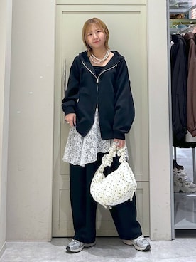 「LOWRYS FARM（ローリーズファーム）のパールタレンネックレス　249411（ネックレス）」を使った、いそまるさん（レディース・168cm）の冬コーディネート