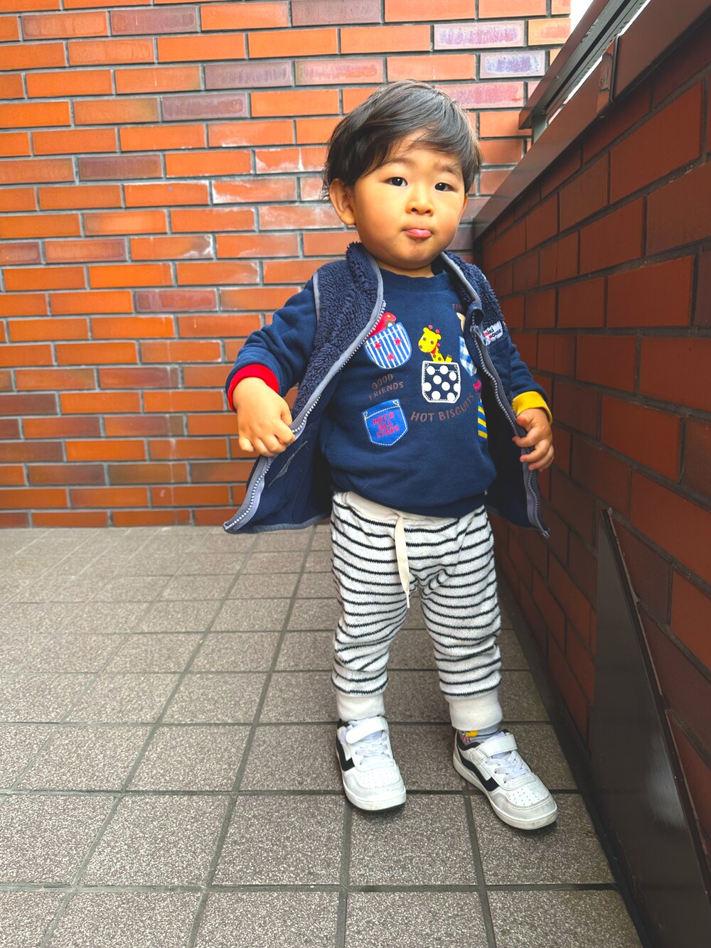 「男の子、キッズコーデ、冬コーデ、あったかコーデ、ベスト、男の子コーデ、マイベストコーデ2022、京都、むすこーで、今日のコーデ」｜「MIKI HOUSEのアイテム（スウェット、ブルー系）」を使った、noahcode365さん（キッズ・80cm）の冬コーディネートの1枚目の写真