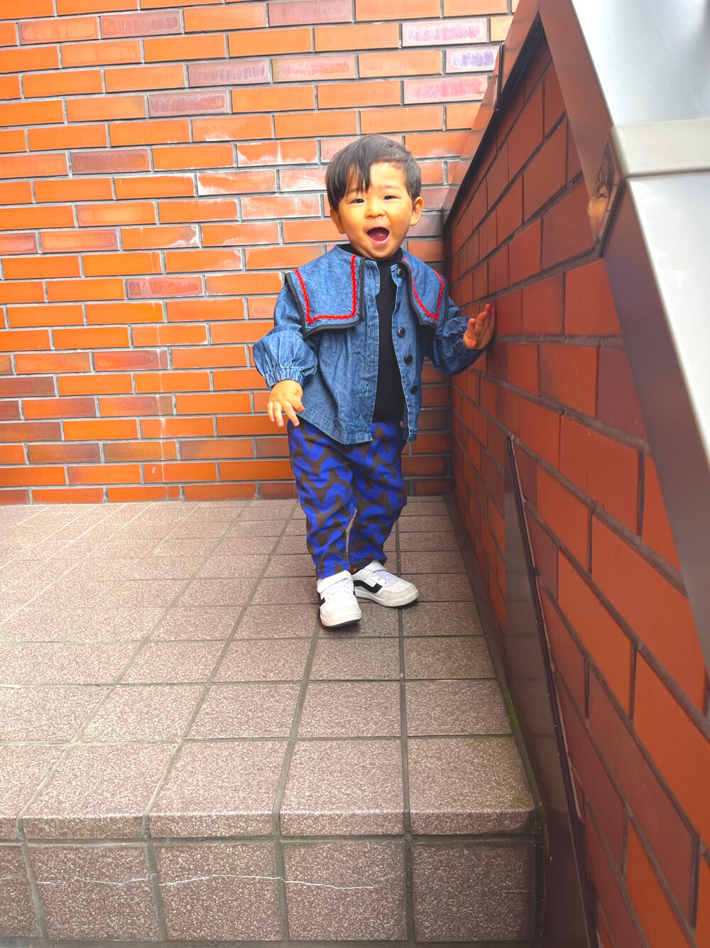 「未来のWEARISTAプロジェクト、キッズコーデ、markey's、マーキーズ(MARKEY'S)、男の子コーデ、男の子、男の子ファッション、むすこーで、マーキーズ、ビッグカラー、青コーデ、キッズファッション、キッズモデル、キッズコーディネート」｜「MARKEY'Sのアイテム（パンツ、ブルー系）」を使った、noahcode365さん（キッズ・80cm）の冬コーディネートの1枚目の写真