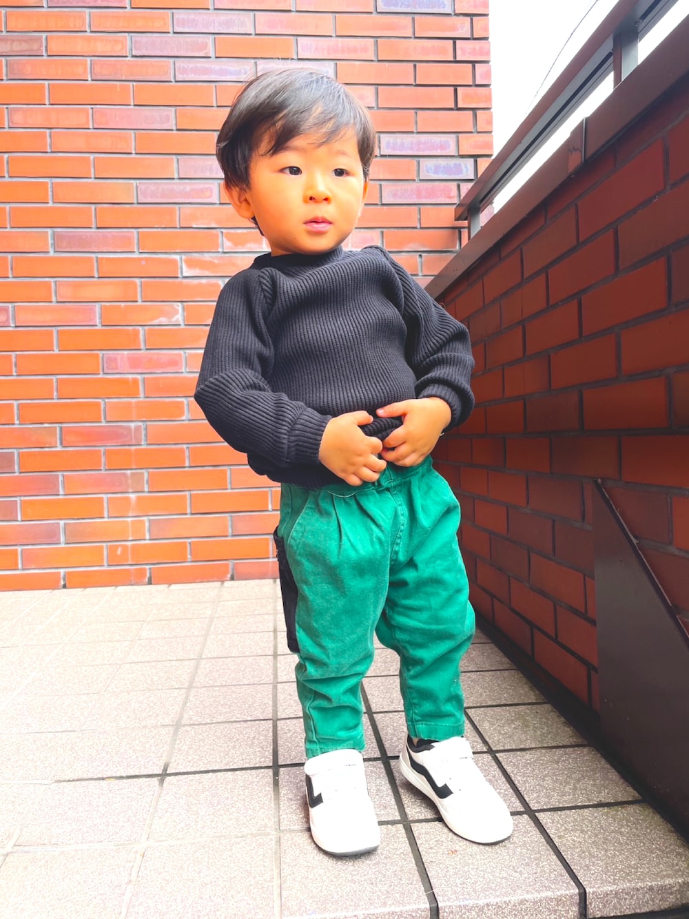 「未来のWEARISTAプロジェクト、冬コーデ、男の子、キッズコーデ、おしゃれさんと繋がりたい、マーキーズ(MARKEY'S)、むすこーで、男の子ママ、キッズファッション、マーキーズコーデ、シンプルコーデ、もうすぐお兄ちゃん、1歳、1歳9ヶ月」｜「MARKEY'Sのアイテム（タンクトップ、ブラック系）」を使った、noahcode365さん（キッズ・80cm）の冬コーディネートの1枚目の写真