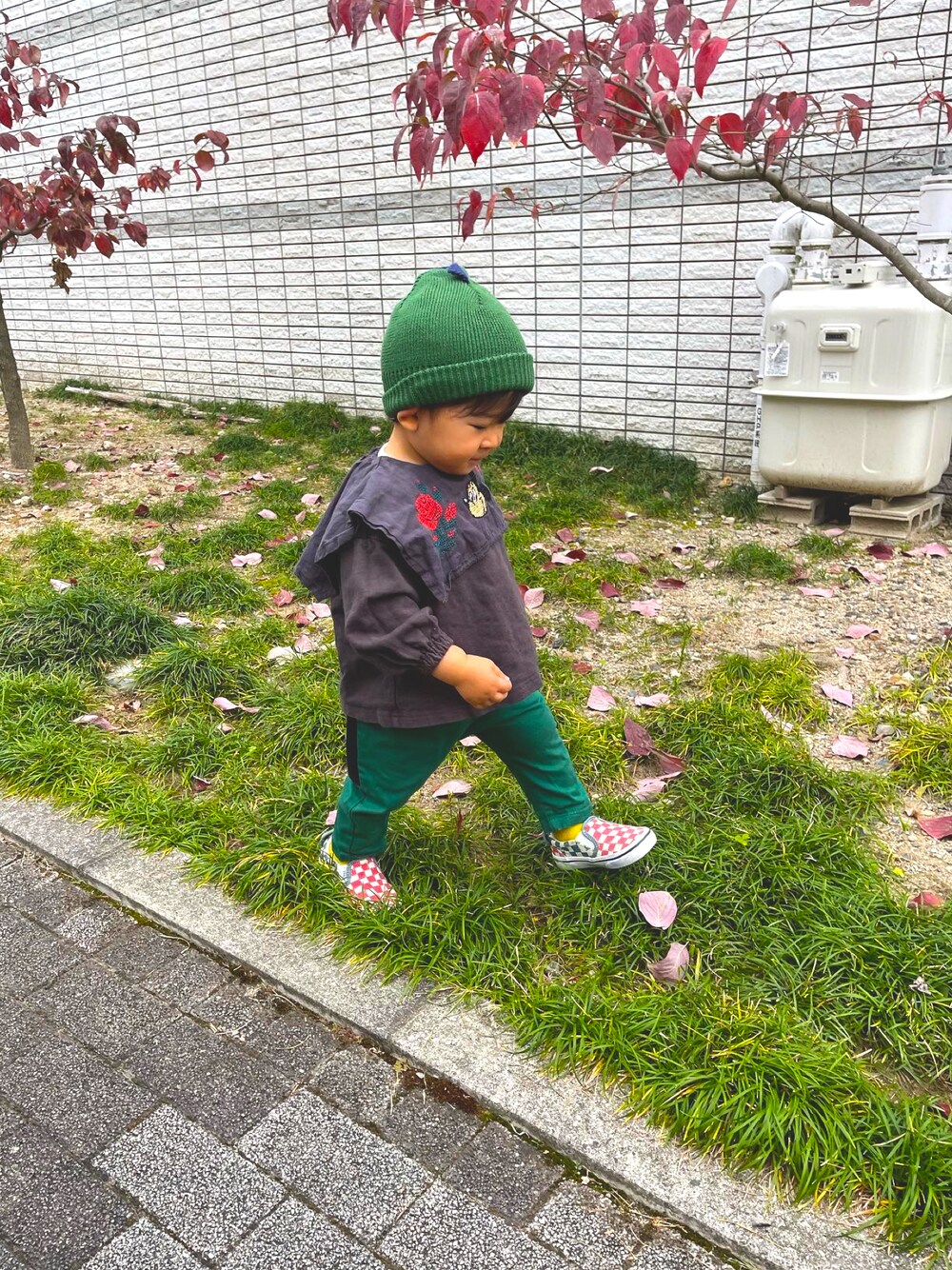 「男の子、キッズコーデ、未来のWEARISTAプロジェクト、ミッキー、マーキーズ(MARKEY'S)、markey's、男の子コーデ、男の子ファッション、キッズファッション、キッズファッション#男の子、むすこーで、1歳、1歳9ヶ月」｜「MARKEY'Sのアイテム（トップス、グレー系）」を使った、noahcode365さん（キッズ・80cm）の冬コーディネートの1枚目の写真