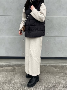 ZARAのダウンベストを使った「ハーフジップ」の人気ファッション