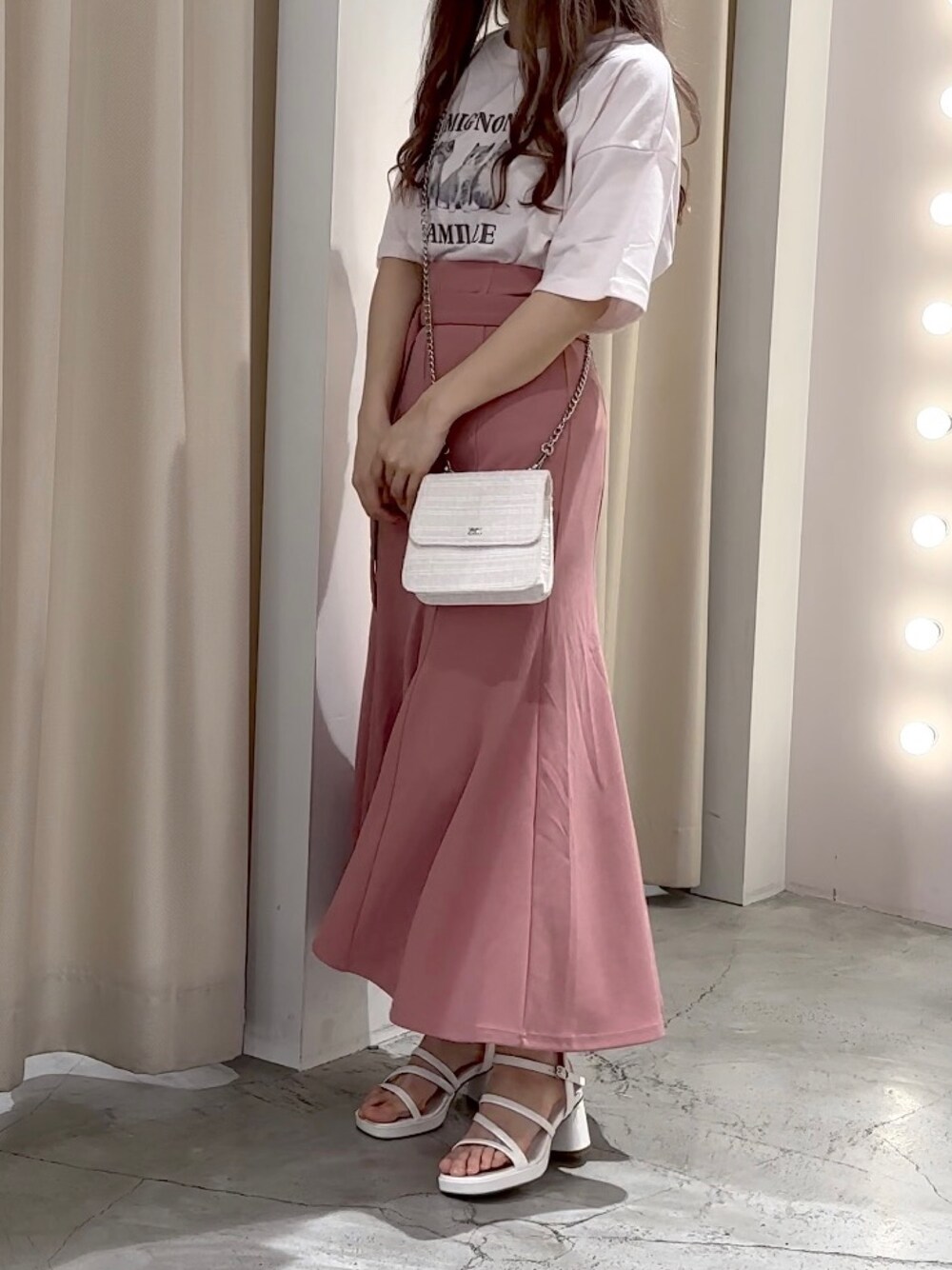 「ナイスクラップ、one after another NICE CLAUP、低身長、低身長コーデ、ピンク、夏コーデ、サンダル、Tシャツ、ネコ、マーメイドスカート、ラクチンコーデ、お出かけコーデ、休日コーデ、休日スタイル、大人可愛い」｜「one after another NICE CLAUPのにゃんこBigTee（Tシャツ/カットソー、ピンク系）」を使った、しんももさん（レディース・151cm）の春コーディネートの1枚目の写真