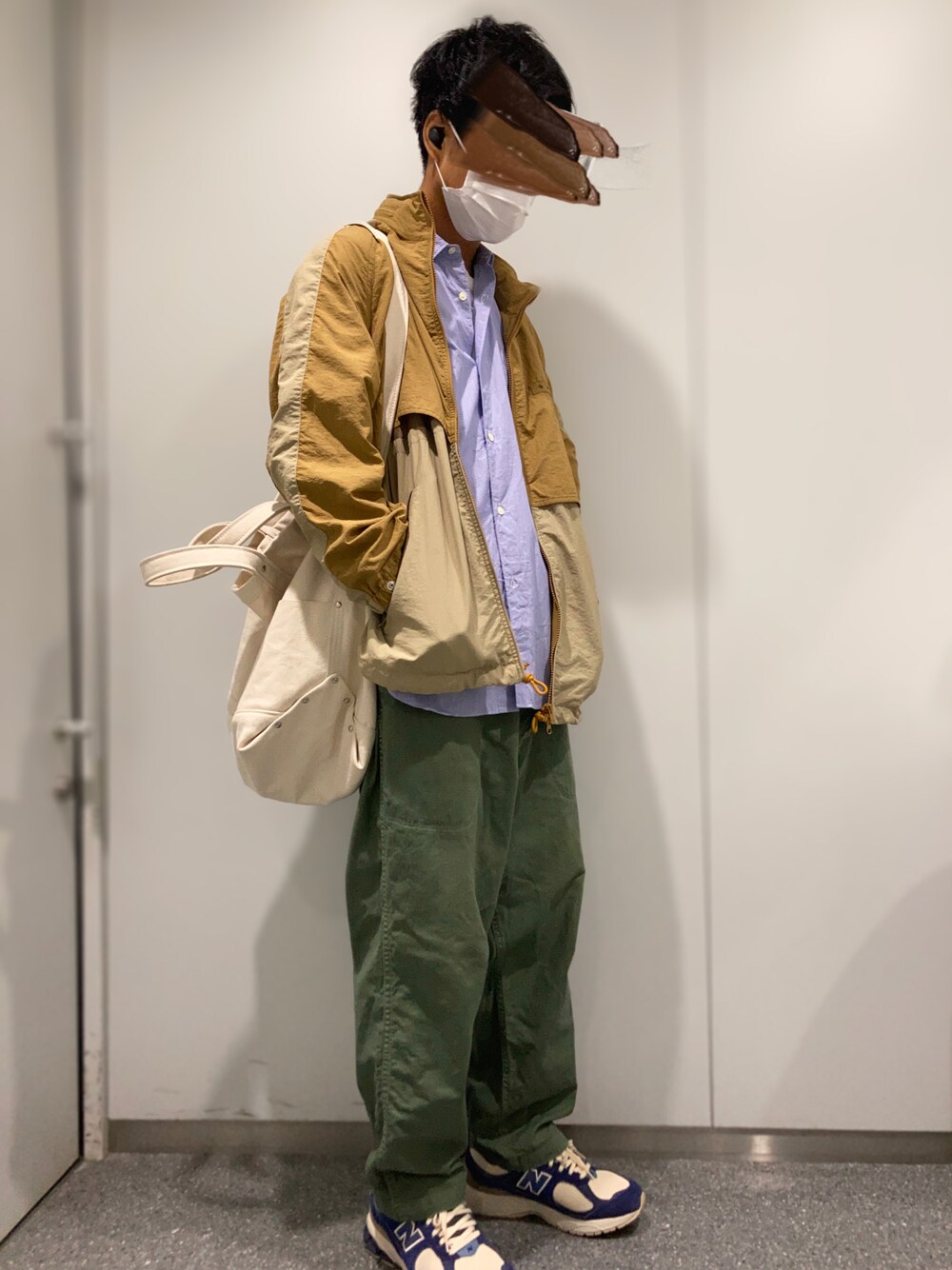 「最高気温27℃、最低気温20℃、mountain research、COMOLI、COMOLIシャツ、家計簿つけてるけど、秋服の出費がかさんだので、今月はお洋服代を、外れ値として含まないことにしました、だからいくら使ってもオーケー」｜「COMOLIのアイテム（シャツ/ブラウス、ブルー系）」を使った、じぇいのふくさん（メンズ・177cm）の秋コーディネートの1枚目の写真