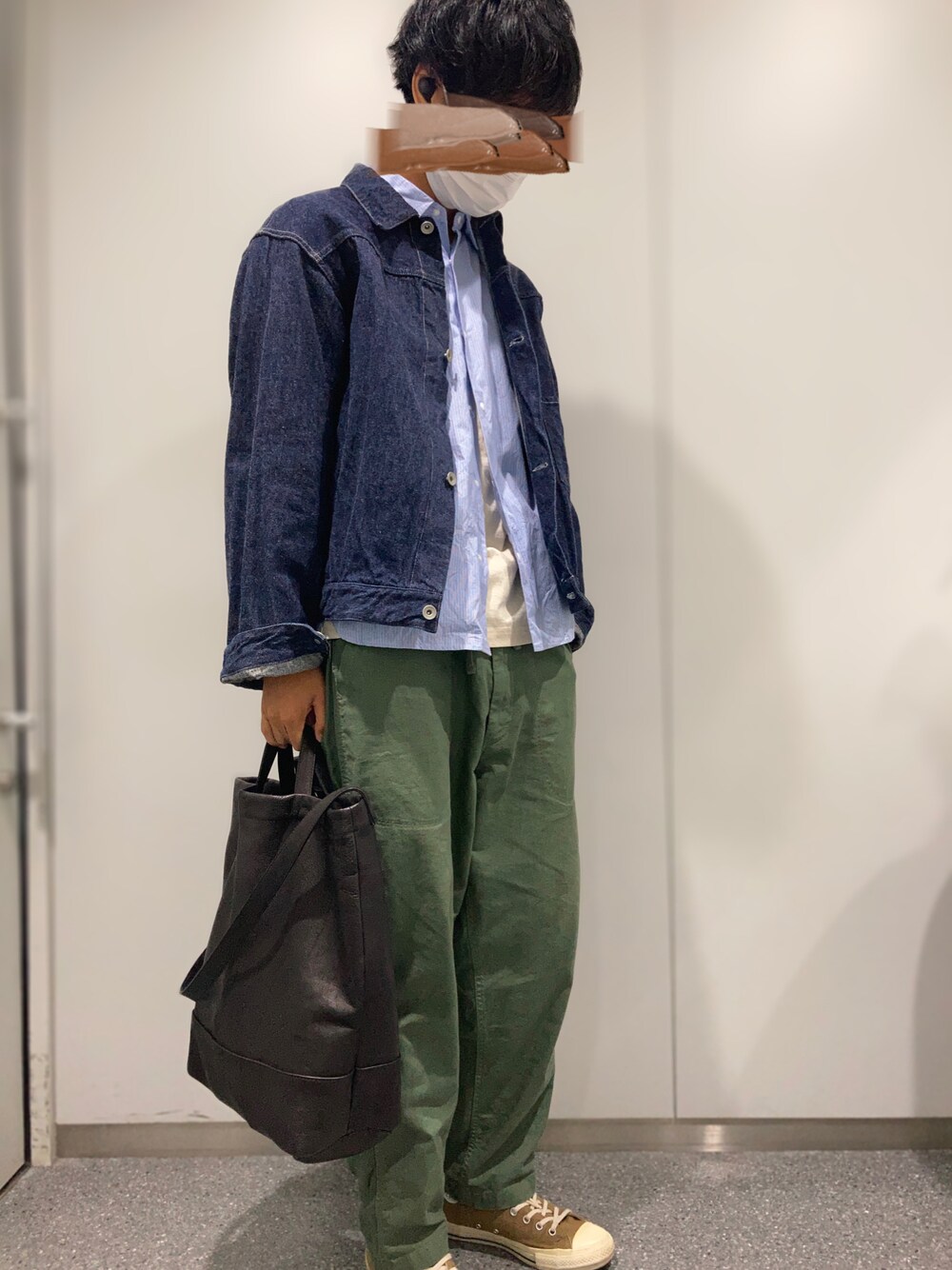 「デニムジャケット、YAECA、最高気温18℃、私服通勤、comoli、どこ向けばいいんですか、最低気温11℃、秋コーデのつもりが、春いけちゃいそうなコーデ、それは春やろ待ち」｜「YAECAのアイテム（シャツ/ブラウス、ブルー系）」を使った、じぇいのふくさん（メンズ・177cm）の秋コーディネートの1枚目の写真