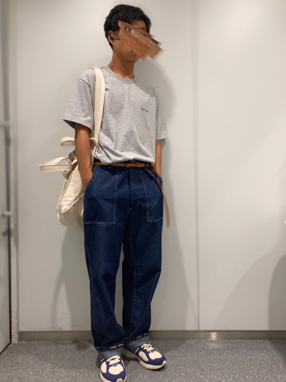 「最高気温35℃、最低気温25℃、灼熱やないか、脇に保冷剤、Steven Alan、JIMA、フォトプリントTシャツ、バックプリント、Tシャツイン、Tシャツインをいじって」｜「Steven Alanの＜JIMA＞ TEE Brutus/Tシャツ（Tシャツ/カットソー、グレー系）」を使った、じぇいのふくさん（メンズ・177cm）の夏コーディネートの1枚目の写真