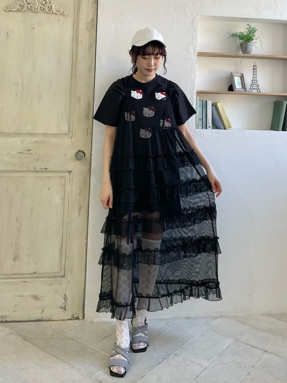 「merry jenny、merryjenny、メリージェニー、キャミワンピース、キャミワンピ、ショートパンツ、サンダル、夏コーデ」｜「merry jennyのチュールリボンcap（キャップ、ホワイト系）」を使った、miokaさん（レディース・162cm）の春コーディネートの1枚目の写真