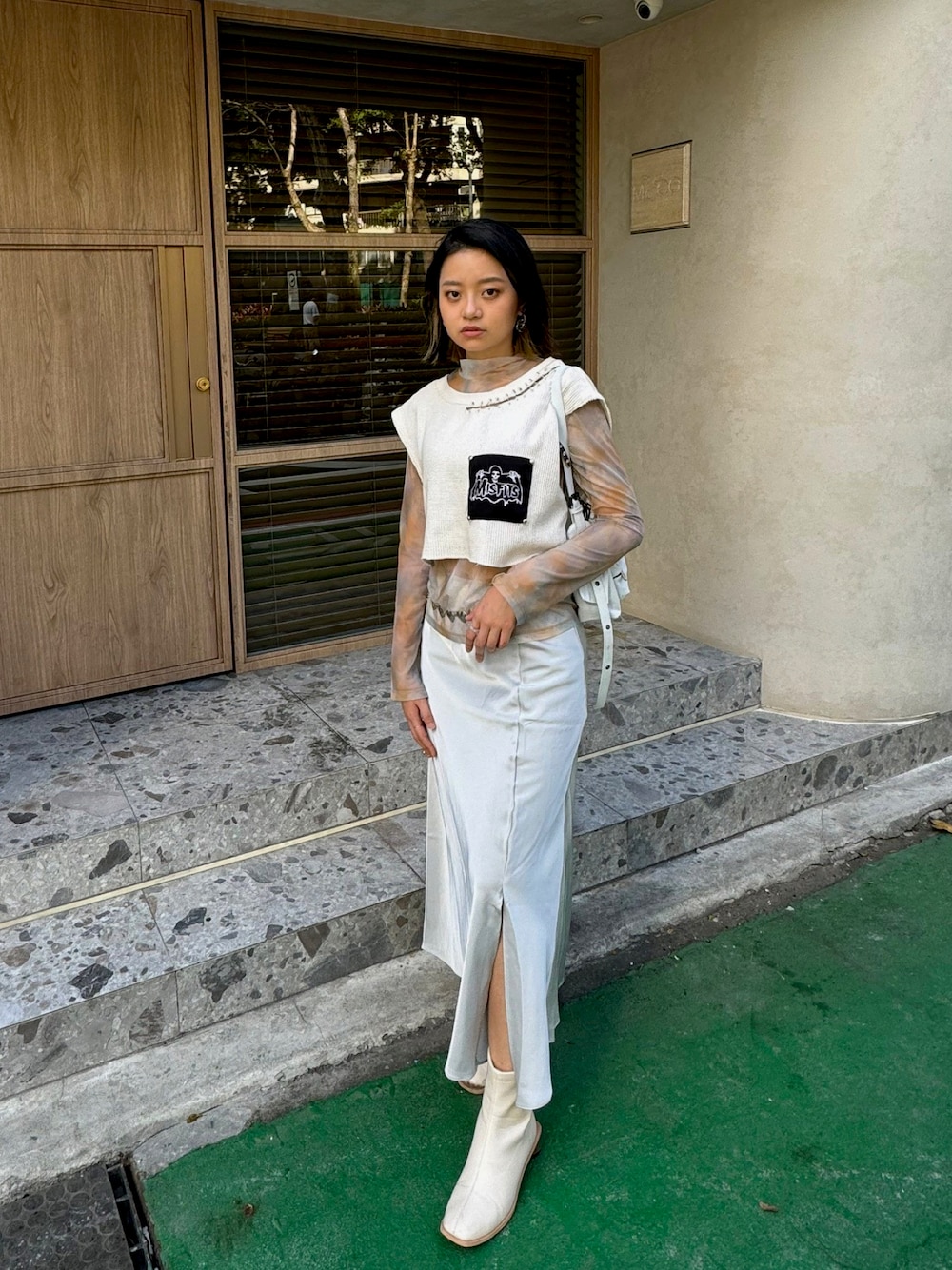 「PAZZOのアイテム（スカート、シルバー系）」を使った、台北小葉さん（レディース・163cm）の春コーディネートの1枚目の写真