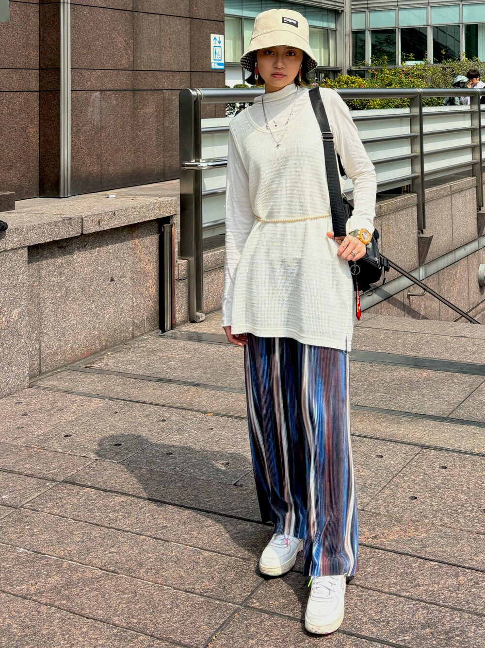 「GUのアイテム（カーディガン/ボレロ、ホワイト系）」を使った、台北小葉さん（レディース・163cm）の冬コーディネートの1枚目の写真
