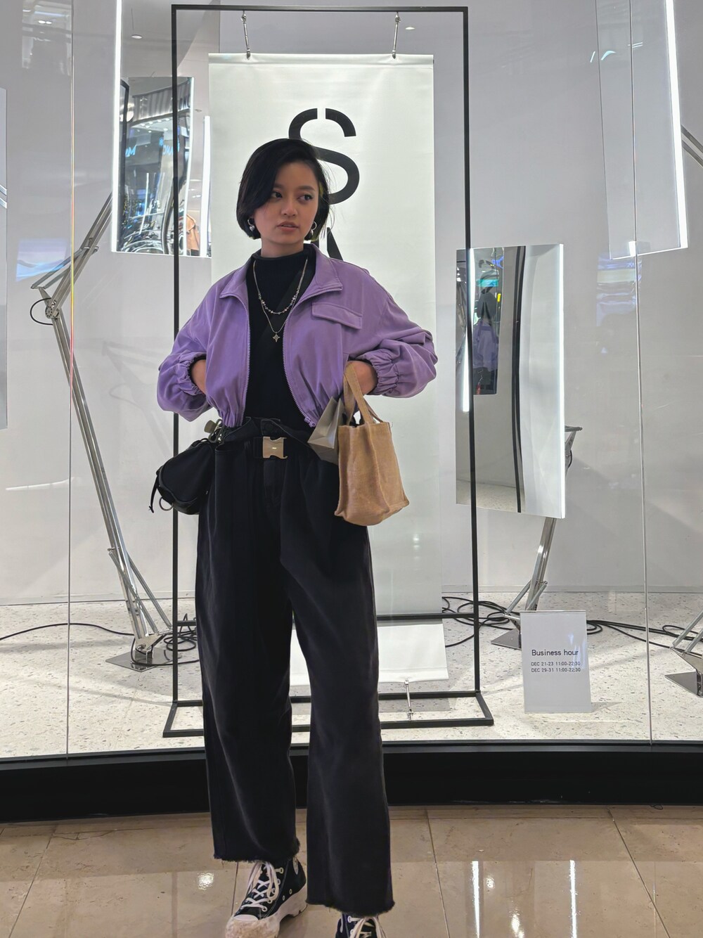 「VII&COのアイテム（デニムパンツ、ブラック系）」を使った、台北小葉さん（レディース・163cm）の冬コーディネートの1枚目の写真