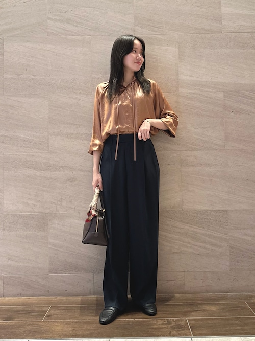 セール】グロッシー2WAYネックギャザーブラウス（シャツ/ブラウス