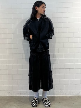 「adidas(アディダス)のアイテム(サンダル)」を使った、oiさん(メンズ・176cm)の秋コーディネート