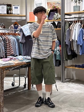 「niko and...（ニコアンド）のワイドカーゴショーツ（カーゴパンツ、グリーン系）」を使った、sogoさん（メンズ・180cm）の春コーディネート