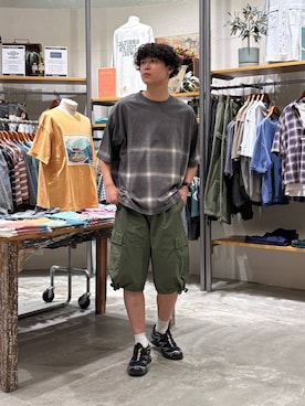 「niko and...（ニコアンド）のワイドカーゴショーツ（カーゴパンツ、グリーン系）」を使った、sogoさん（メンズ・180cm）の春コーディネート