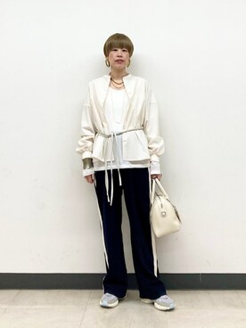 「アイテム（スニーカー、ブルー系）」を使った、森さん（レディース・162cm）の春コーディネート