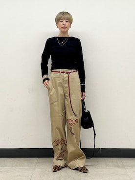 「アイテム（ベルト、レッド系）」を使った、森さん（レディース・162cm）の秋コーディネート