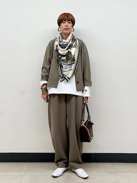 「アイテム（ノーカラージャケット、グリーン系）」を使った、森さん（レディース・162cm）の秋コーディネート