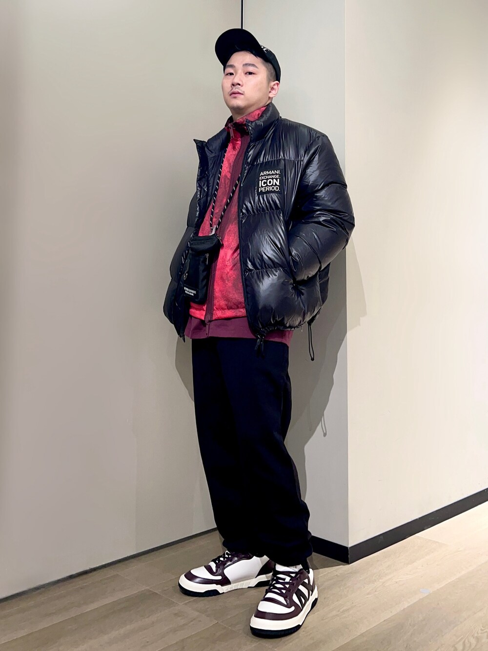 「AXchanger、AXchange、armaniexchange、アルマーニエクスチェンジ、赤、マイベストコーデ2023、お出かけコーデ、ストリート、ダウンジャケット、レイヤードスタイル、冬コーデ、スニーカー、クリスマスに着たい服、クリスマスコーデ、ootd」｜「ARMANI EXCHANGEの【A|X アルマーニ エクスチェンジ】AXロゴ　レースアップスニーカー（スニーカー、レッド系）」を使った、🔩J.HARAさん（メンズ・167cm）の冬コーディネートの1枚目の写真