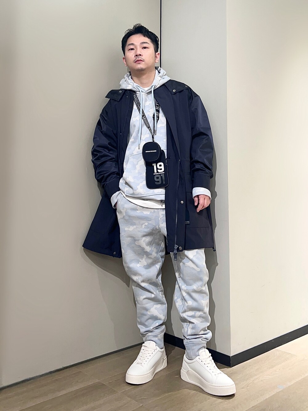 「AXchanger、AXchange、armaniexchange、アルマーニエクスチェンジ、春色、休日スタイル、スニーカー、春アウター、カラーパンツ、スポーツミックス、春コーデ、ストリート、春服みてみて、セットアップ、レイヤードスタイル」｜「ARMANI EXCHANGEの【A|X アルマーニ エクスチェンジ】オールオーバーカモプリント　スウェットジョガーパンツ（スウェットパンツ、ブルー系）」を使った、🔩J.HARAさん（メンズ・167cm）の冬コーディネートの1枚目の写真
