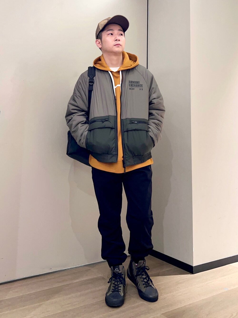 「WelcomeARMANI、ARMANIworld、AXchanger、AXchange、armaniexchange、アルマーニエクスチェンジ、ミリタリー、カモフラ、マスタード、パーカー、秋冬コーデ、ootd、ストリート、カジュアル、休日コーデ」｜「ARMANI EXCHANGEの【A|X アルマーニ エクスチェンジ】カモフラージュ柄　ロゴ　パネルキャップ（キャップ、ブラウン系）」を使った、🔩J.HARAさん（メンズ・167cm）の秋コーディネートの1枚目の写真