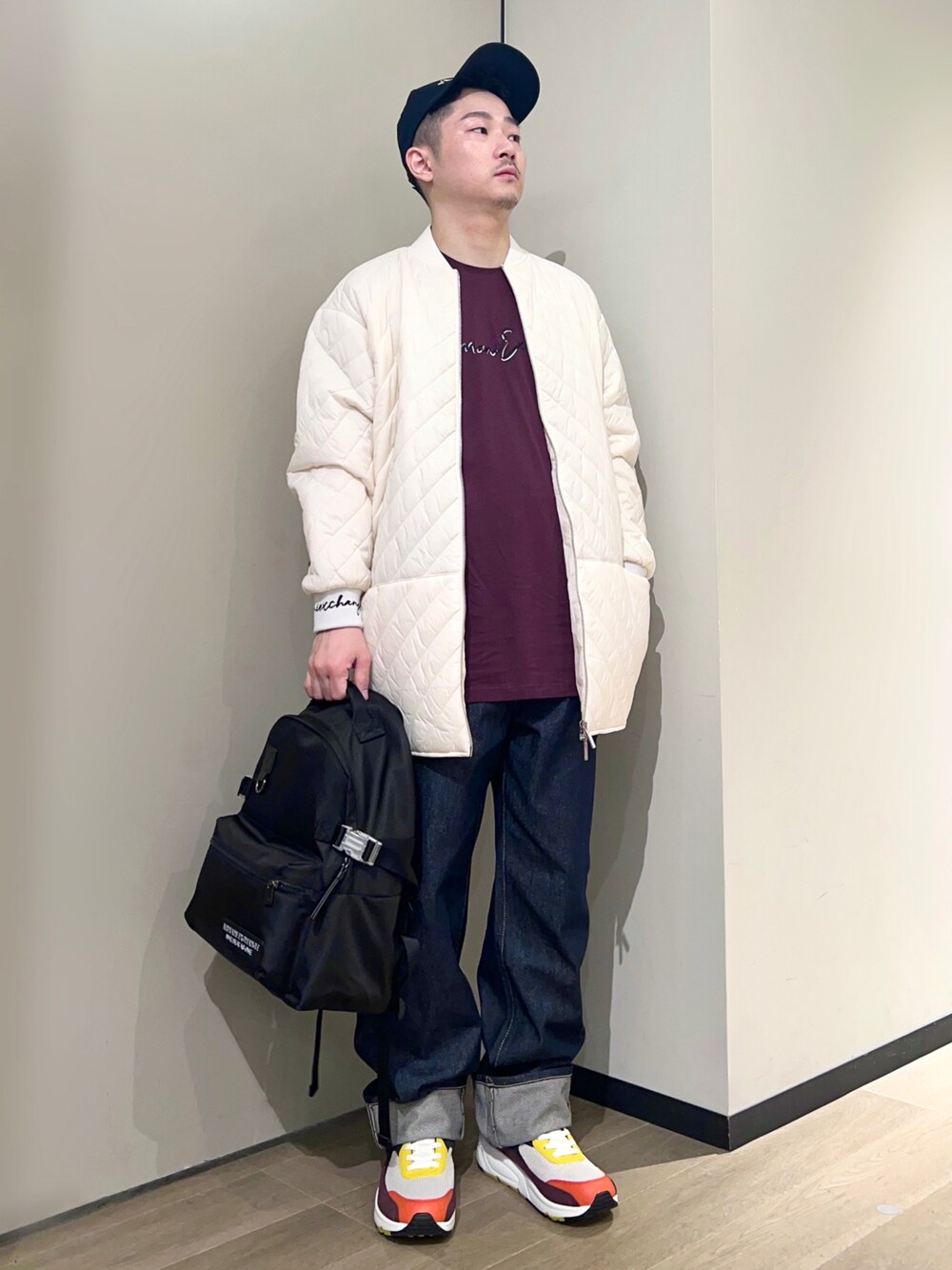 「AXchanger、AXchange、armaniexchange、アルマーニエクスチェンジ、秋服準備はじめました、ロゴT、レイヤードスタイル、カラー×コーデ、休日スタイル、スニーカー、デニム、淡色コーデ、キャップ、ストリート、キルティングコート」｜「ARMANI EXCHANGEの【A|X アルマーニ エクスチェンジ】リンスウォッシュ　デニムパンツ_J72 BAGGY（デニムパンツ、ブルー系）」を使った、🔩J.HARAさん（メンズ・167cm）の秋コーディネートの1枚目の写真