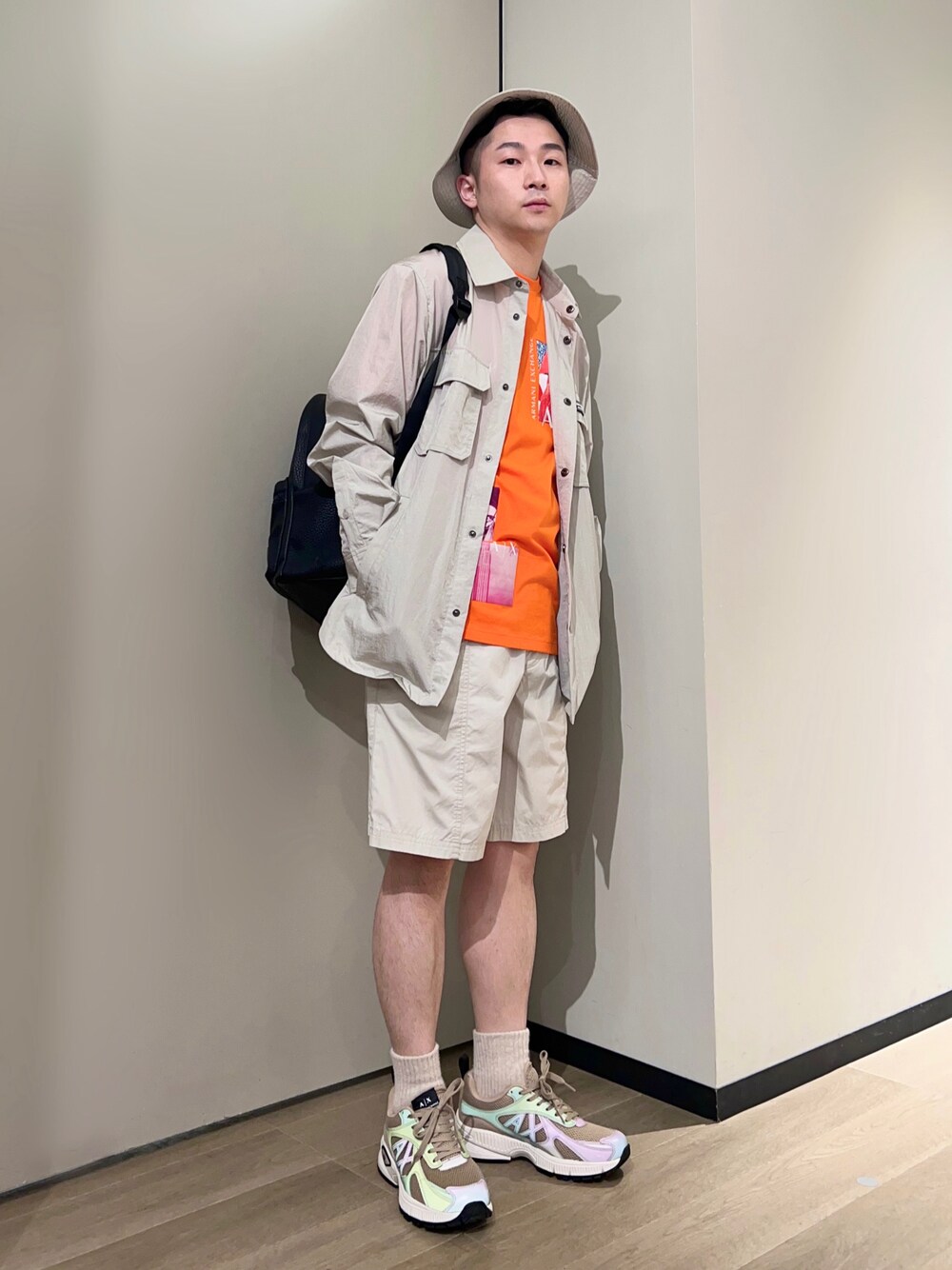 「AXchanger、AXchange、armaniexchange、アルマーニエクスチェンジ、お出かけコーデ日記、休日スタイル、スニーカー、ビタミンカラー、ストリート、春夏コーデ、シャツスタイル、初夏コーデ、ショップスタッフのおしゃれ配色、ハーフパンツ」｜「ARMANI EXCHANGEの【A|X アルマーニ エクスチェンジ】ロゴ　レースアップスニーカー（スニーカー、その他）」を使った、🔩J.HARAさん（メンズ・167cm）の春コーディネートの1枚目の写真