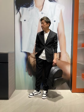 「ARMANI EXCHANGE（アルマーニエクスチェンジ）のアイテム（スラックス）」を使った、KOWさん（メンズ・174cm）の春コーディネート