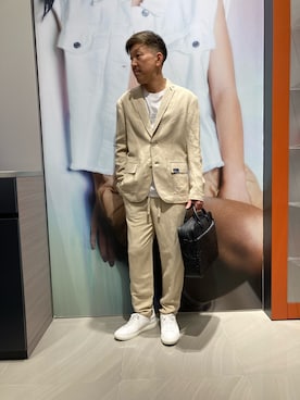 「ARMANI EXCHANGE（アルマーニエクスチェンジ）のアイテム（スラックス）」を使った、KOWさん（メンズ・174cm）の春コーディネート
