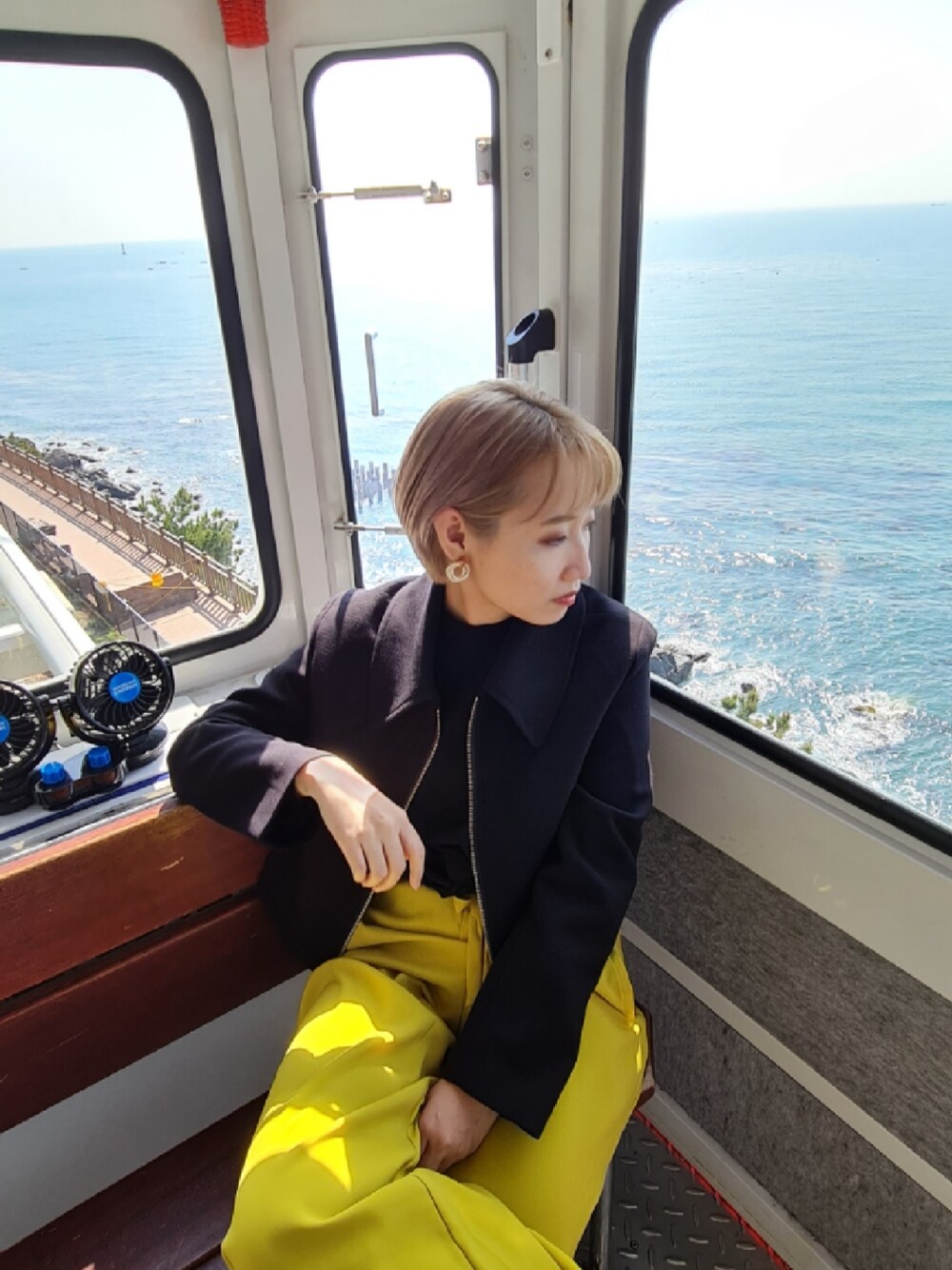 「ZARAのアイテム（その他パンツ、イエロー系）」を使った、Sherieneさん（レディース・157cm）の春コーディネートの1枚目の写真