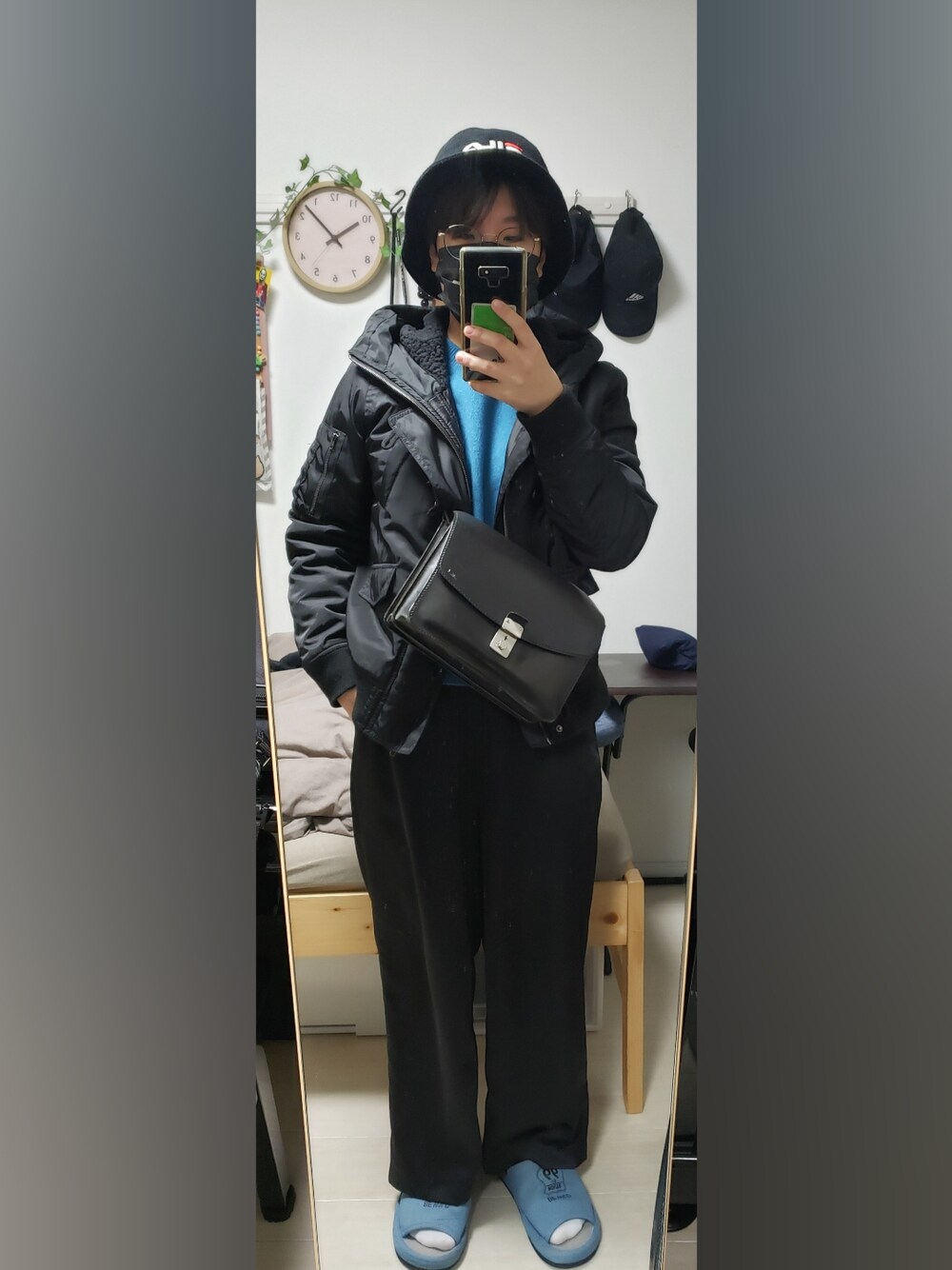 「FILAのアイテム（帽子、ブラック系）」を使った、yukifashioさん（レディース・153cm）の冬コーディネートの1枚目の写真
