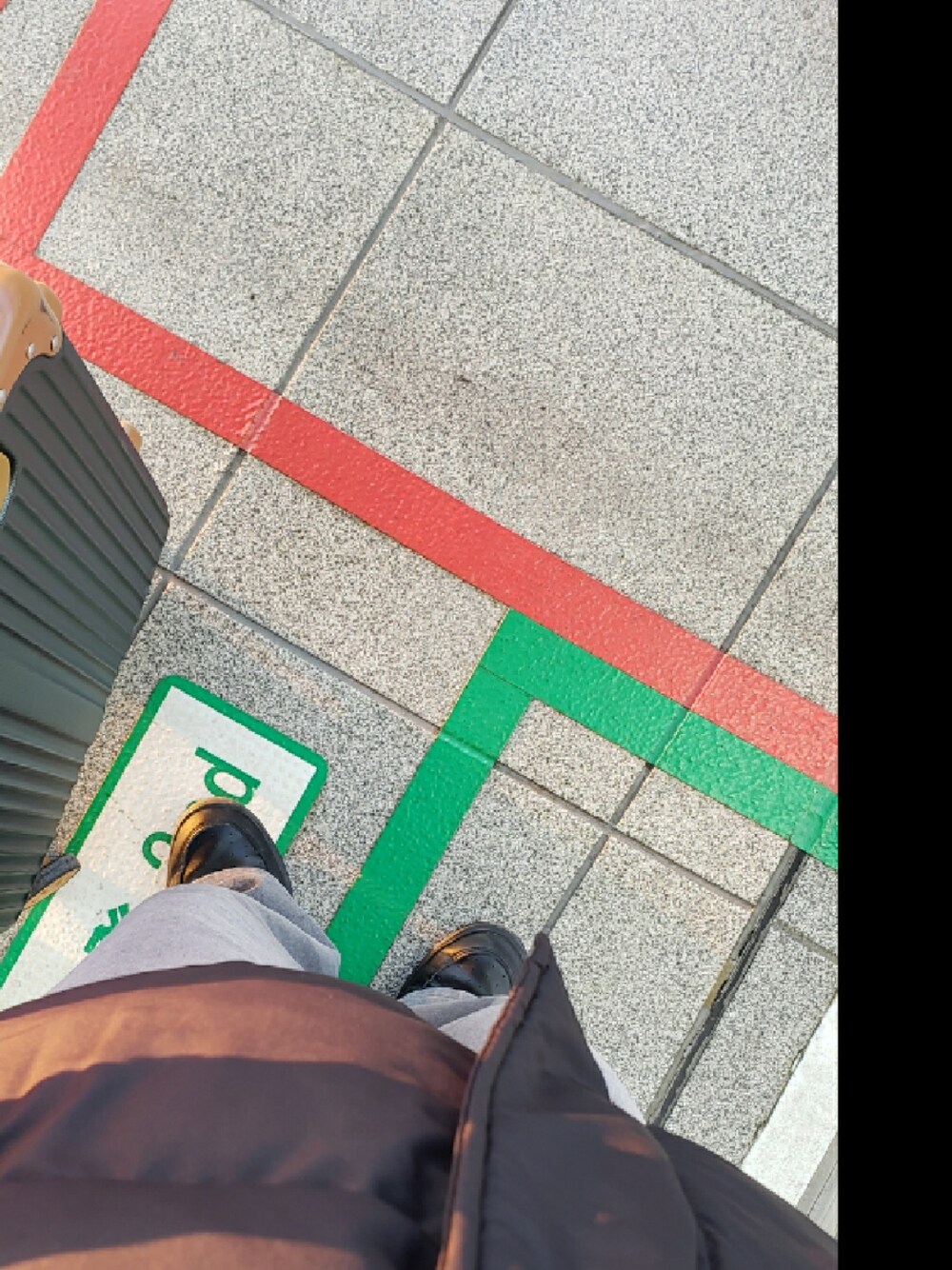 「PUMAのアイテム（スニーカー、ブラック系）」を使った、yukifashioさん（レディース・153cm）の秋コーディネートの1枚目の写真