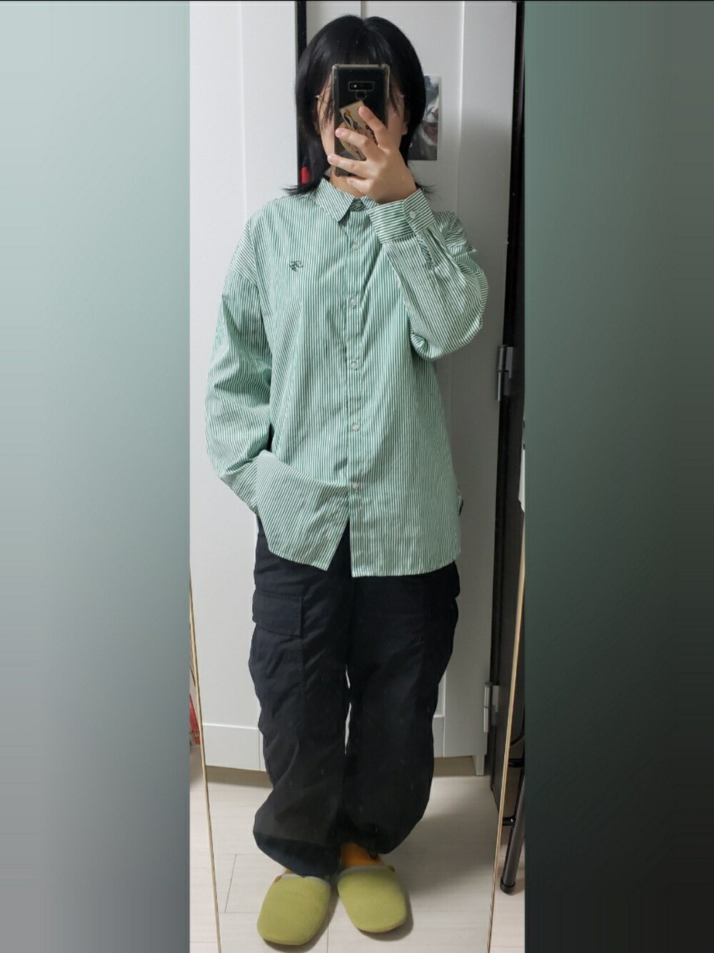 「UNIQLOのアイテム（カーゴパンツ、ブラック系）」を使った、yukifashioさん（レディース・153cm）の春コーディネートの1枚目の写真