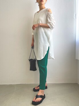 「ihuuのアイテム（シャツ/ブラウス、ホワイト系）」を使った、kahoさん（レディース・162cm）の夏コーディネート