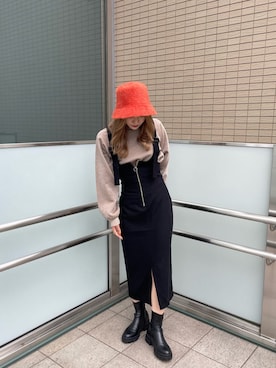 「MURUA（ムルーア）のアイテム（ジャンパースカート）」を使った、本田莉央奈さん（レディース・158cm）の秋コーディネート