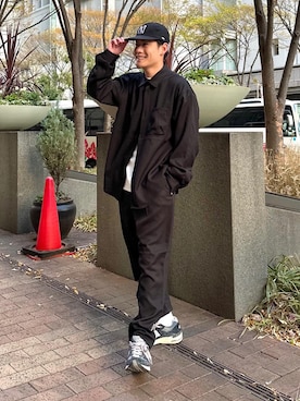 「NEW BALANCE（ニューバランス）のアイテム（スニーカー、ブルー系）」を使った、YUYAさん（メンズ・172cm）の冬コーディネート