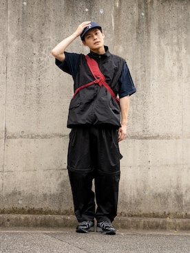 「NEW BALANCE（ニューバランス）のML860/XD（スニーカー、ブラック系）」を使った、YUYAさん（メンズ・172cm）の夏コーディネート