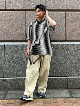 「YUYA × BeAMS DOT（ユウヤバイビームスドット）のYUYA × BeAMS DOT / 2タック ルーズ テーパード パンツ（チノパンツ、ベージュ系）」を使った、YUYAさん（メンズ・172cm）の夏コーディネート