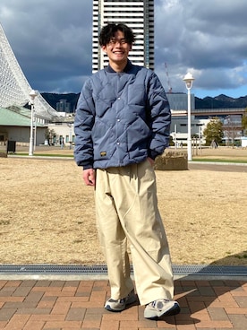 「YUYA × BeAMS DOT（ユウヤバイビームスドット）のアイテム（チノパンツ）」を使った、YUYAさん（メンズ・171cm）の冬コーディネート