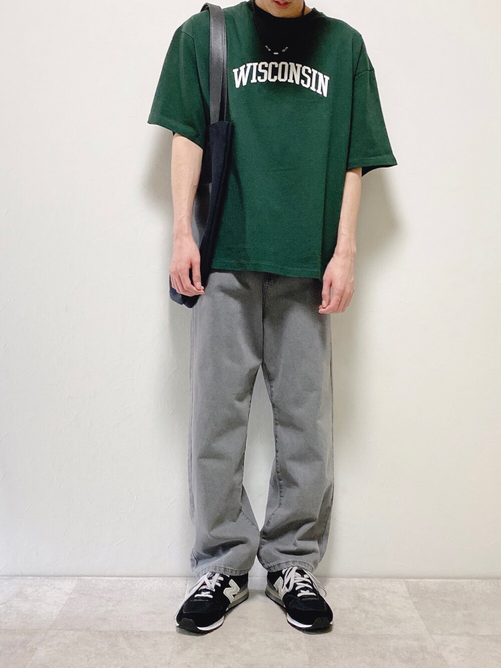 「カジュアル、ラフコーデ、PR、Tシャツ、グリーン」｜「WEGOのWEGO/ヘビーウエイト ユニバーサルカレッジBIGT（Tシャツ/カットソー、グリーン系）」を使った、ちょびさん（メンズ・184cm）の春コーディネートの1枚目の写真