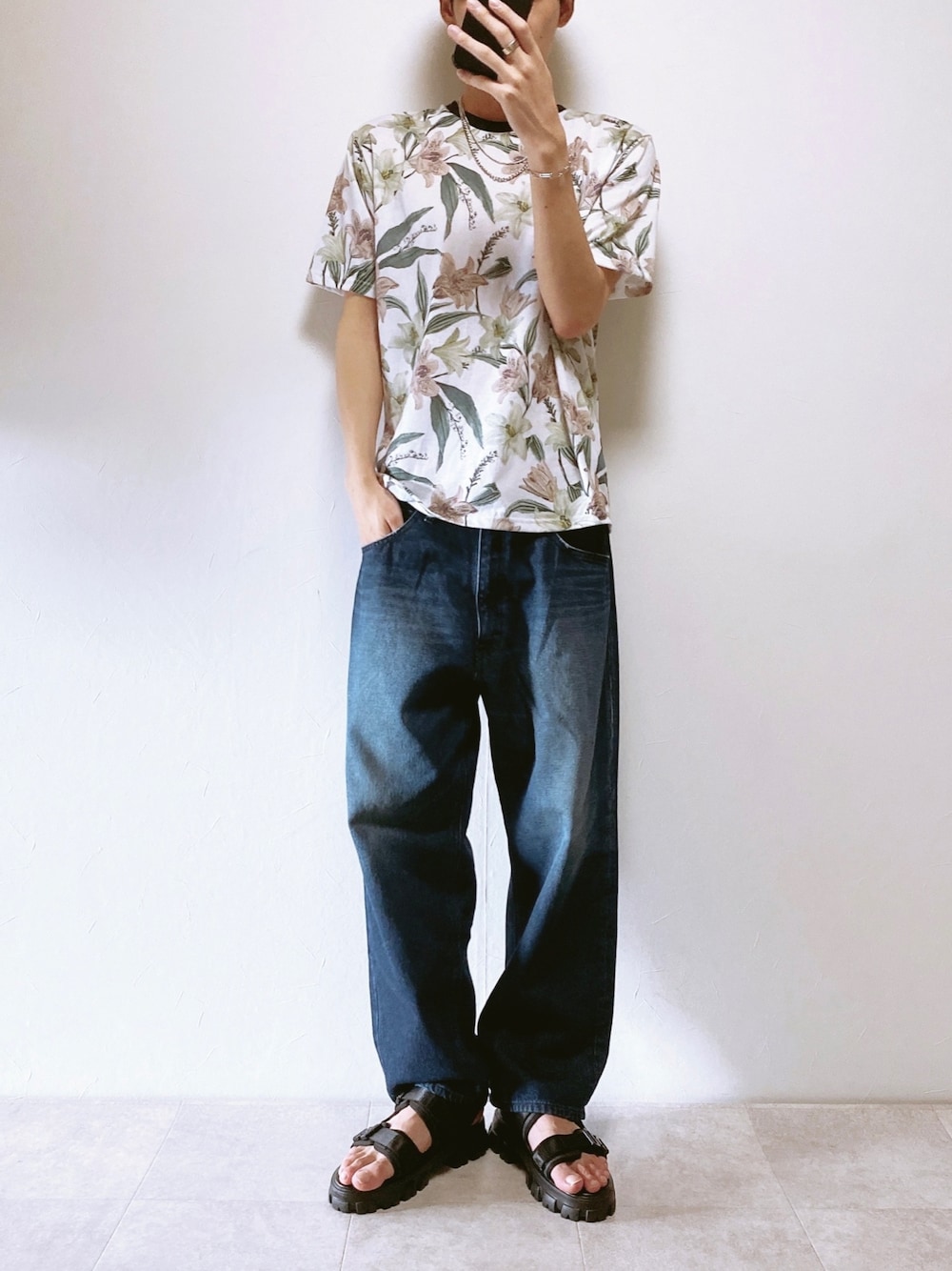 「夏コーデ、カジュアル、Tシャツ、夏だ！Tシャツ着よう！、ファッションの力を信じよう、PR、花柄」｜「Leeの【WEB限定】Lee/リー　Y2K　バルーンワイド/バギーワイド/ルーズストレート/ワイドパンツ（デニムパンツ、ブルー系）」を使った、ちょびさん（メンズ・184cm）の夏コーディネートの1枚目の写真