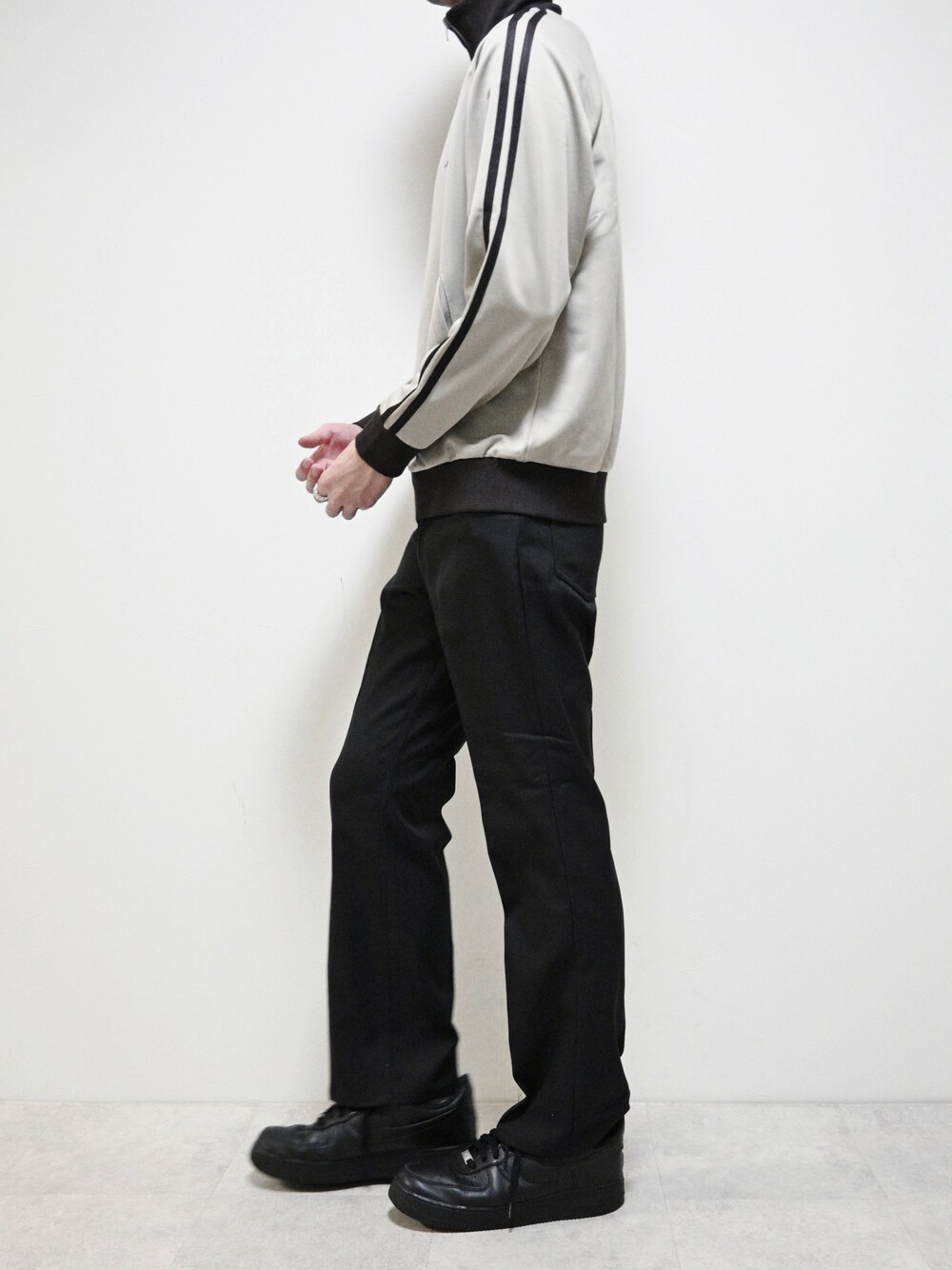 「秋服まるっと大公開、フルアパンツ、トラックジャケット、Lee、PR」｜「WranglerのWRANCHER/ランチャー ドレスパンツ（レングス長め）（スラックス、ブラック系）」を使った、ちょびさん（メンズ・184cm）の秋コーディネートの1枚目の写真