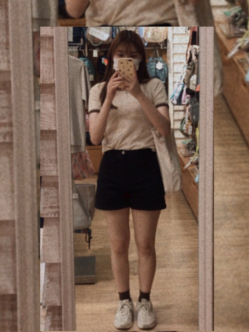 「夏、ootd、hot、school、Hong Kong、休閒、牛仔褲、school day、基礎款」｜「GUのアイテム（スラックス、ブラック系）」を使った、…_さん（レディース・167cm）の秋コーディネートの1枚目の写真