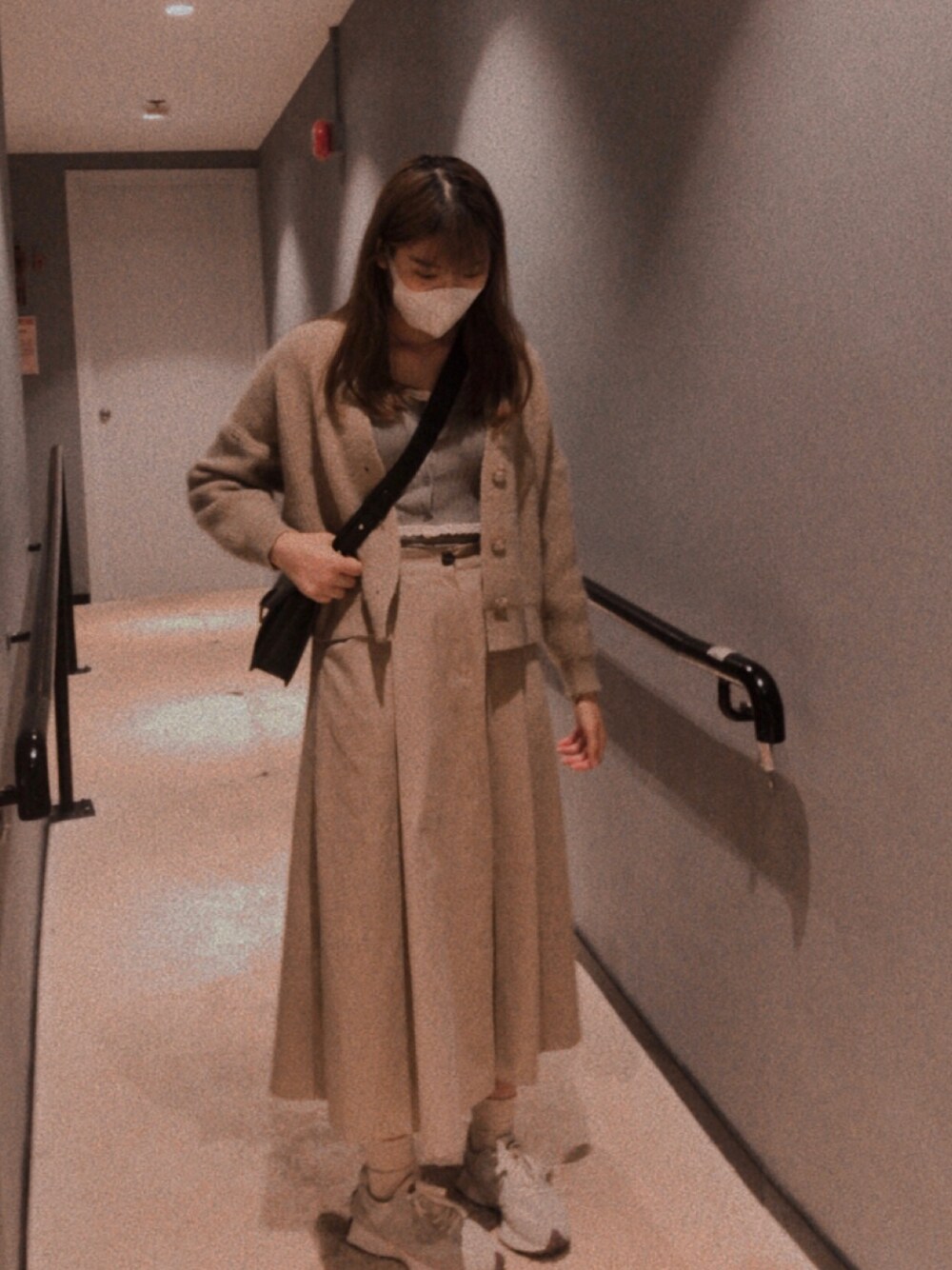 「ootd、Hong Kong、休閒、hkgirl、winter、autumn、dress、New Balance、NEWBALANCE」｜「NEW BALANCEの＜NEW BALANCE＞●WS327 スニーカー（スニーカー、ブラック系）」を使った、…_さん（レディース・167cm）の秋コーディネートの1枚目の写真