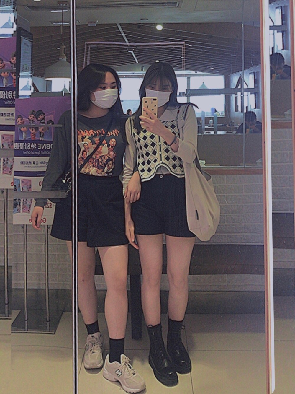「New Balance、ootd、Hong Kong、休閒、牛仔褲、hkgirl、autumn、autumn look、基礎款」｜「GUのアイテム（スラックス、ブラック系）」を使った、…_さん（レディース・167cm）の秋コーディネートの1枚目の写真