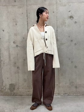 「KBF（ケイビーエフ）のカーブスウェットパンツ（スウェットパンツ、ブラウン系）」を使った、yuiさん（レディース・168cm）の冬コーディネート