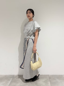 「SENSE OF PLACE by URBAN RESEARCH（センスオブプレイスバイアーバンリサーチ）の『撥水』SKINProof 撥水ドレープスカート（スカート、グレー系）」を使った、yuiさん（レディース・168cm）の春コーディネート