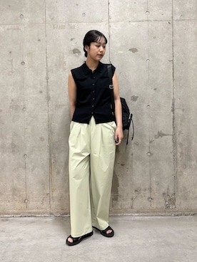 「SENSE OF PLACE by URBAN RESEARCH（センスオブプレイスバイアーバンリサーチ）の撥水ウエストタックルーズパンツ（その他パンツ、ベージュ系）」を使った、yuiさん（レディース・168cm）の春コーディネート