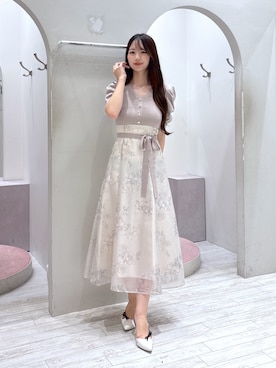 「MERCURYDUO（マーキュリーデュオ）の花柄パワショルニットドッキングワンピース（ワンピース、ベージュ系）」を使った、Tomomiさん（レディース・165cm）の夏コーディネート